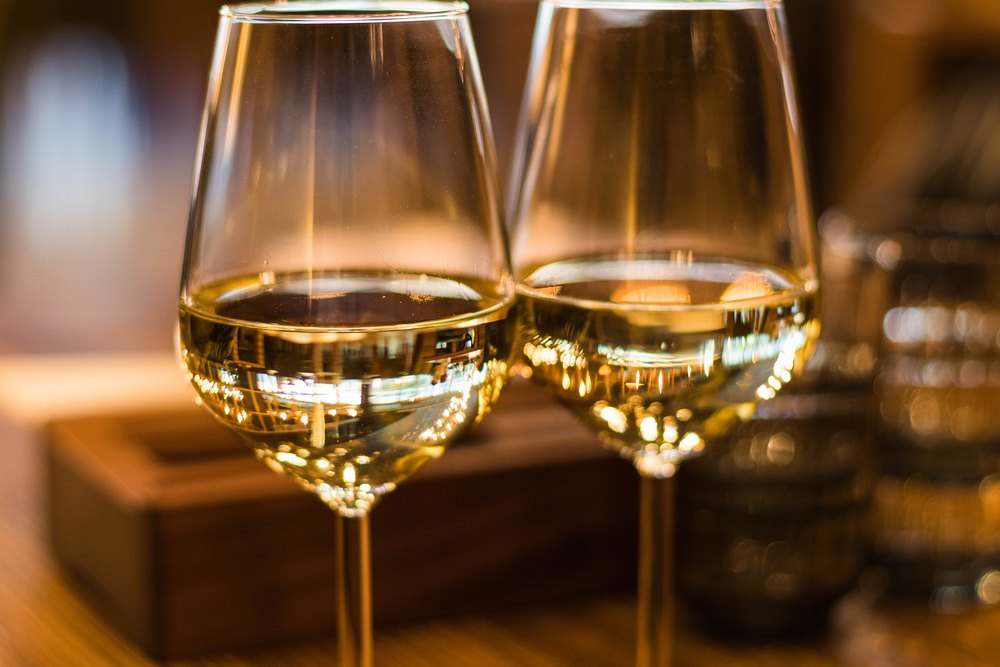 Белые сухие вина обладают хорошей питкостью и содержат меньше спирта