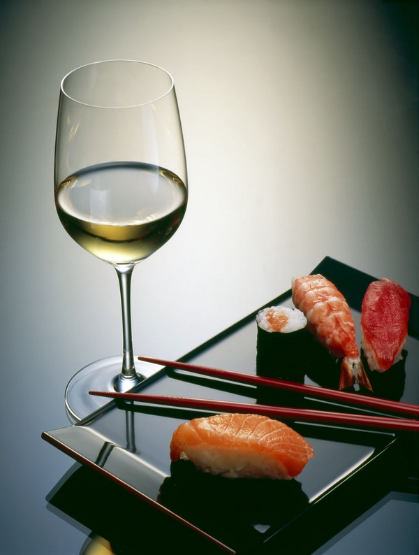 Суши и белое вино
