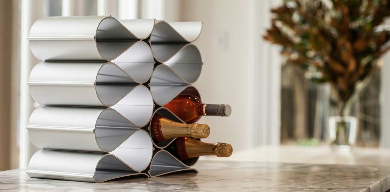 Хромированная подставка для винных бутылок причудливой формы