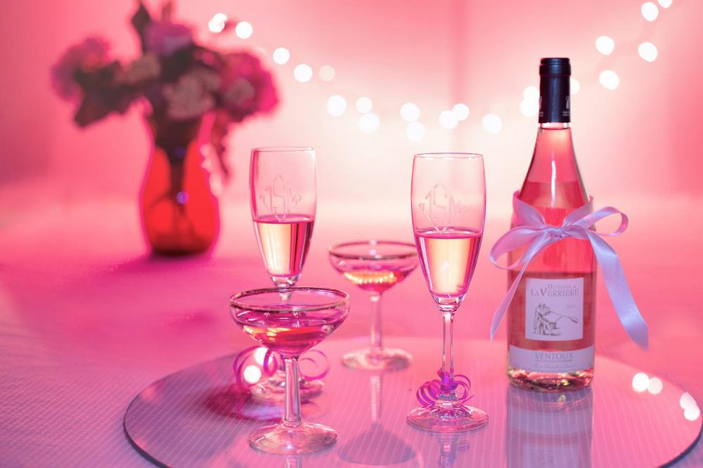 Розовое вино традиционно ассоциируется с весной