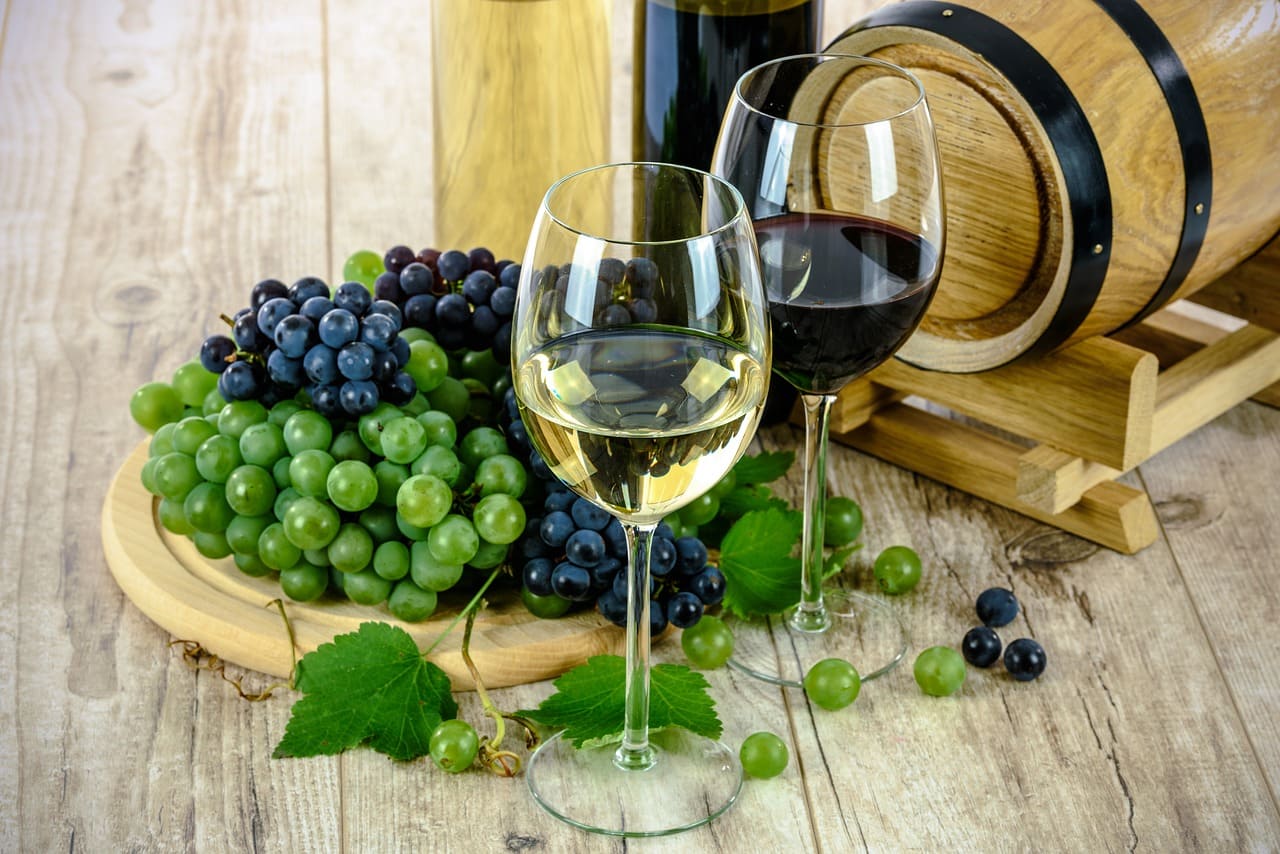 Ассамбляж может применяться при производстве вина любой категории, но суть метода будет различаться