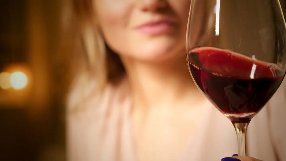 Как почувствовать аромат вина