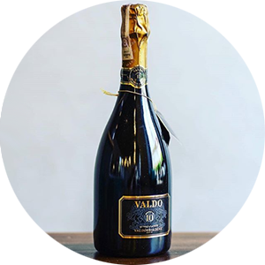 Valdo Numero 10 — самое титулованное игристое вино производителя, 9 раз удостаивалось наград на крупных международных выставках