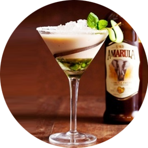 На фото – самый популярный коктейль с Amarula «Килиманджаро»