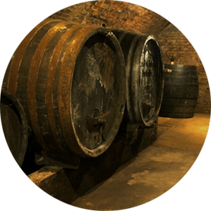 Вино в дубовых бочках