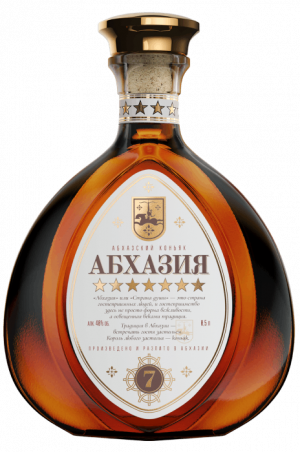Изображение товара Коньяк Абхазский 7 лет «АБХАЗИЯ» 0.5 л, мягкий вкус, дубовые ноты