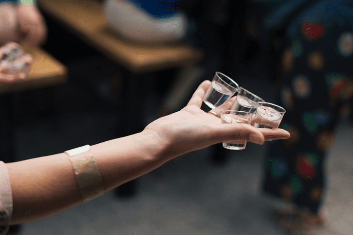 Шоты с мягкой водкой — быстрый старт вечеринки